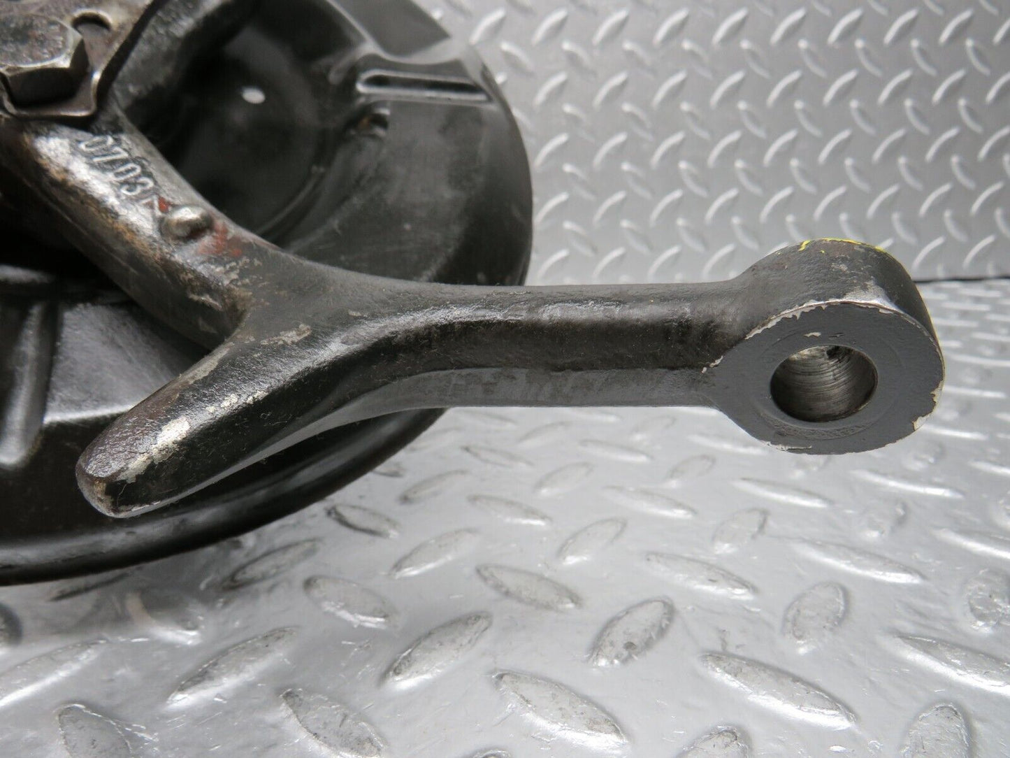0848 Mercedes-Benz C107 350SLC Coupe Wheel Hub Front Right