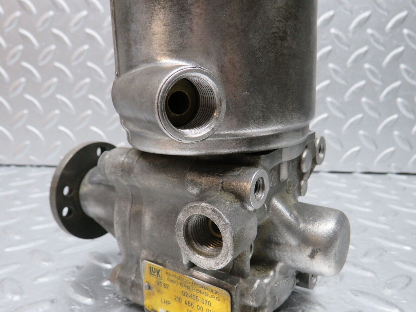 30453 Mercedes-Benz W124 230E Power Steering Pump 2104660001