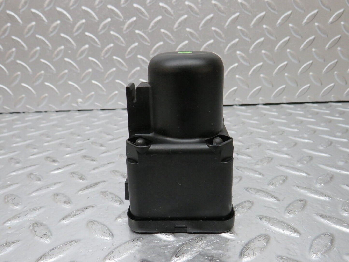 30623 Mercedes-Benz W201 190E 2.0L Central Locking Pump Hella 0008000348