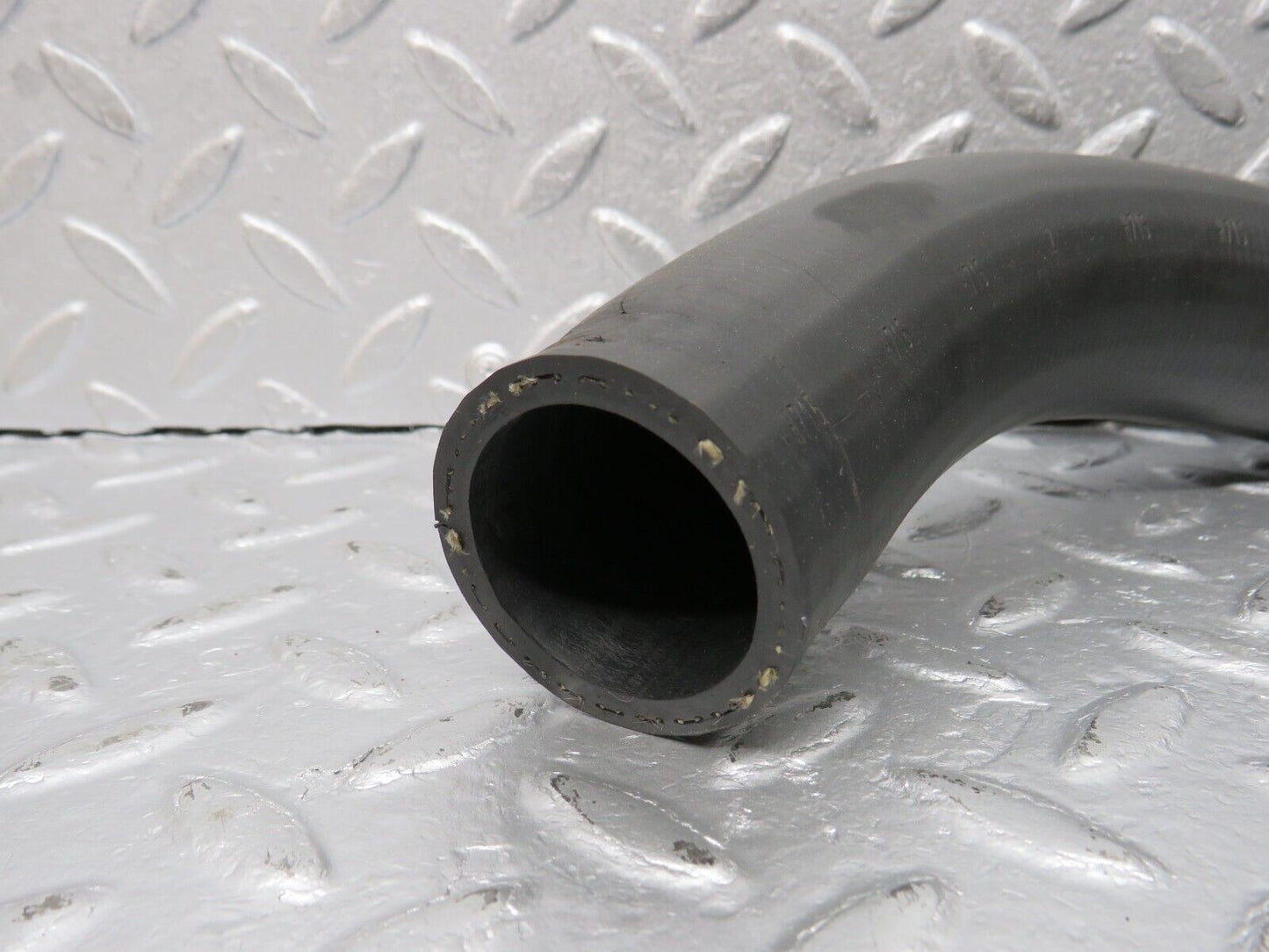 39875 Mercedes-Benz R107 350SL Radiator Hose Pipe 1075010082