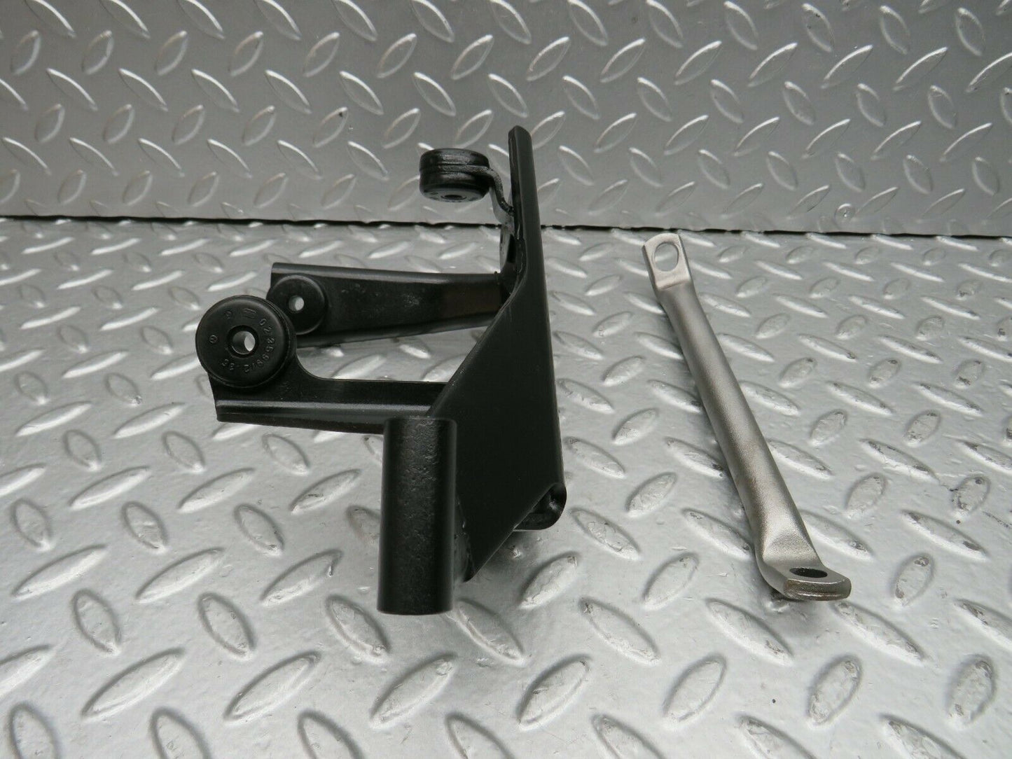 22283 Mercedes-Benz S123 280TE Wagon Power Steering Pump Holder Bracket