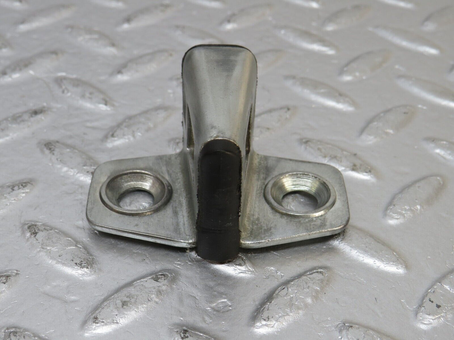 33897 Mercedes-Benz W124 260E Door Lock Latch