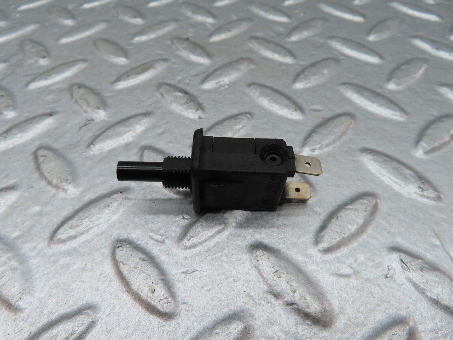 18087 Mercedes-Benz W123 200 Door Contact Switch 0008212852