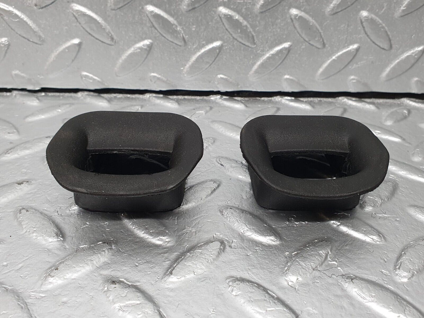 41878 Mercedes-Benz W202 C200 Front Door Check Strap Rubber Seal 2x 2027272430