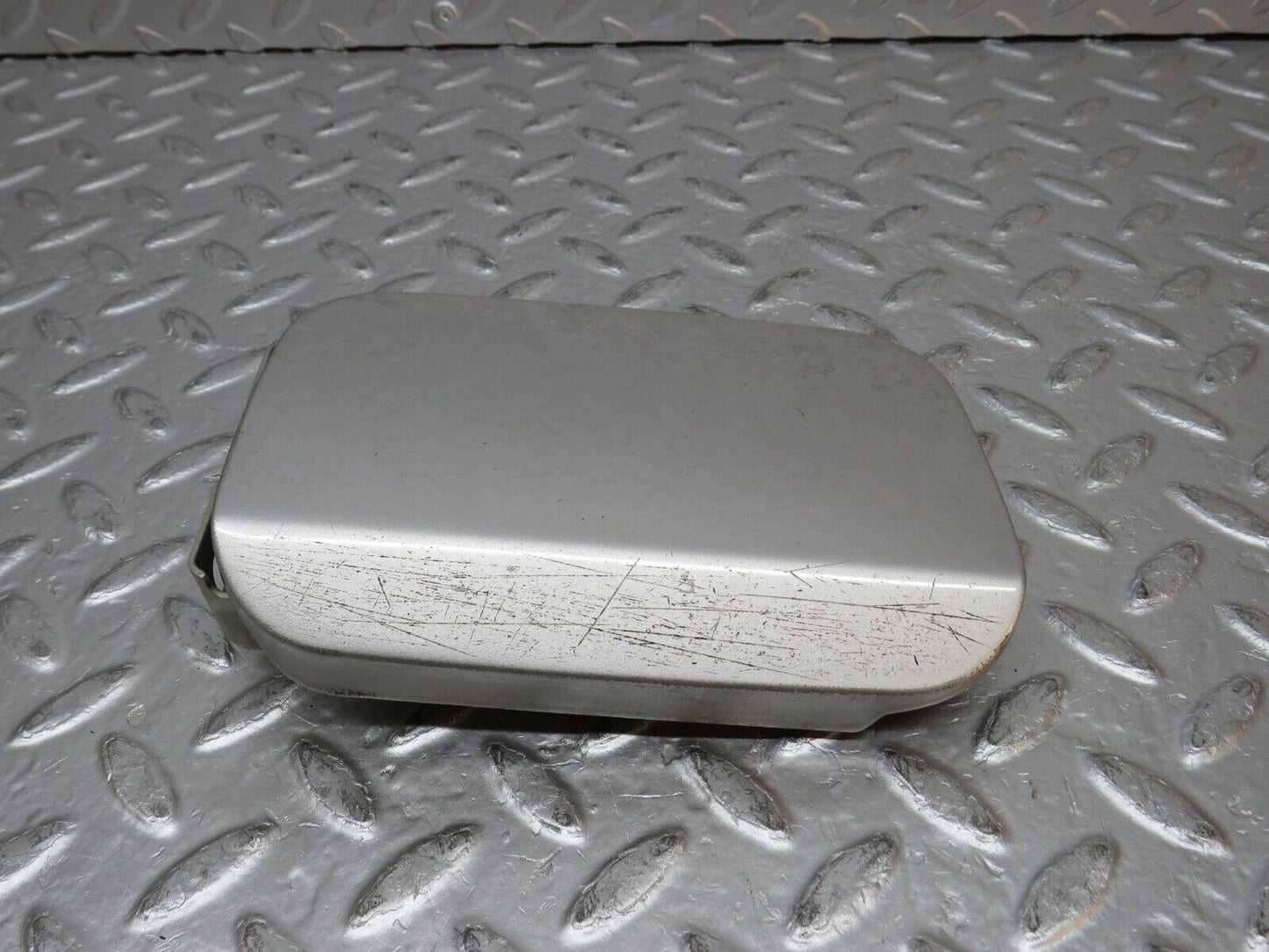 31720 Mercedes-Benz W201 190LE 1.8L Fuel Tank Flap Cap 2015842839