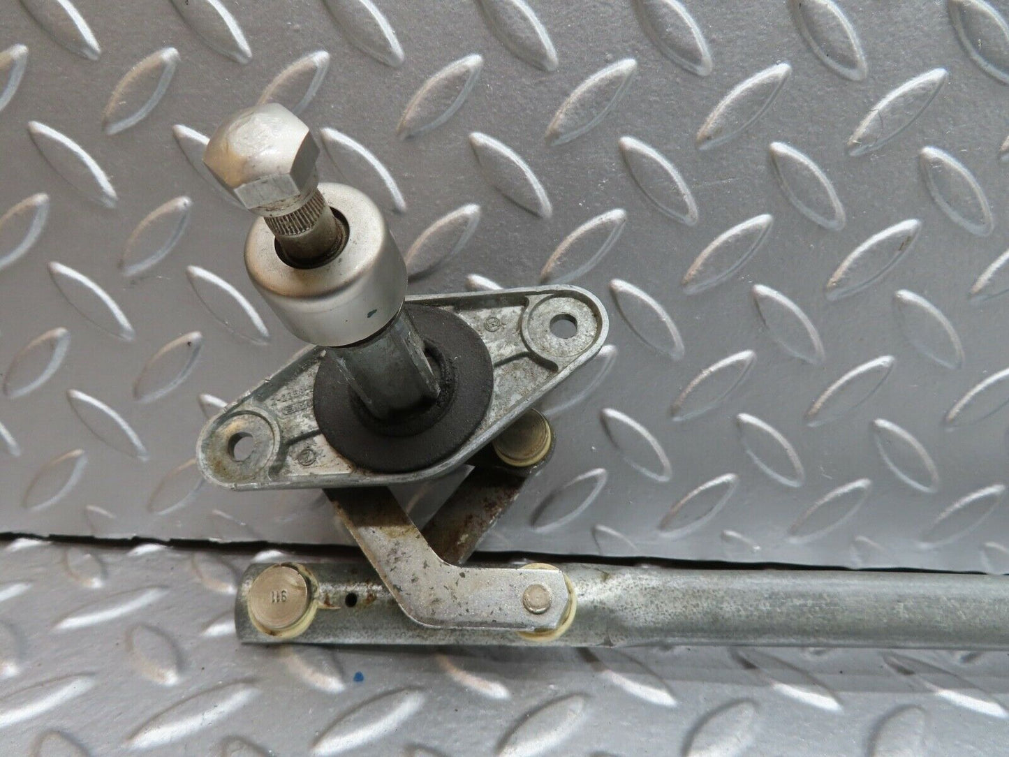 21000 Mercedes-Benz W114 250CE Coupe Windscreen Wiper Linkage