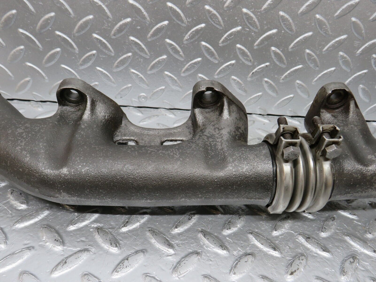 33119 Mercedes-Benz W126 380 V8 Exhaust Manifold Left 1161422302 1161422902