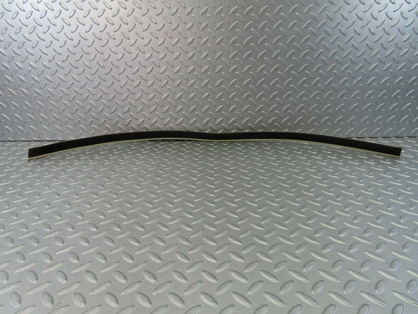 7279 Mercedes-Benz W116 450SE Front Right Door Seal Trim
