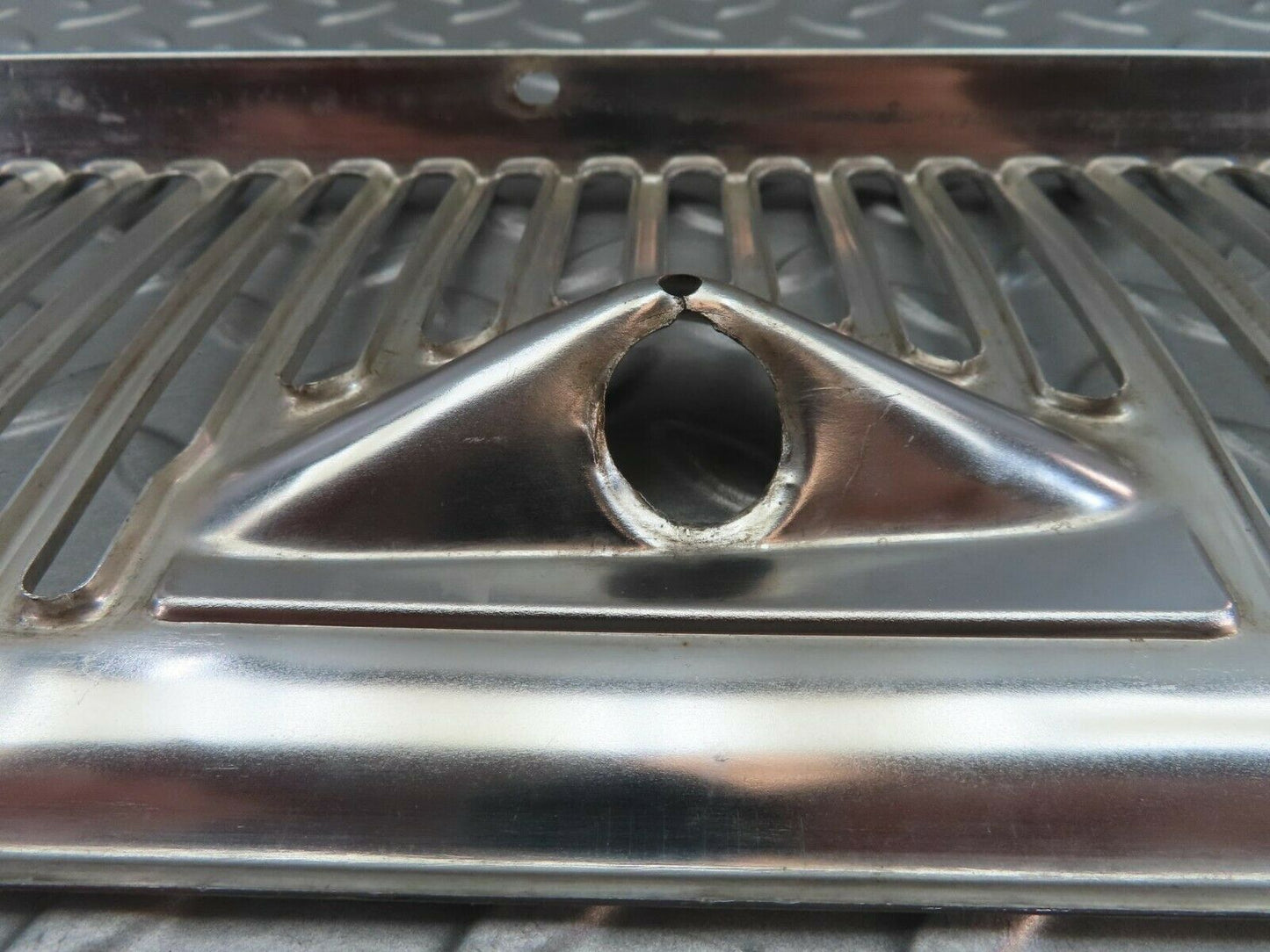 7385 Mercedes-Benz W116 450SE Air Intake Grill Chrome