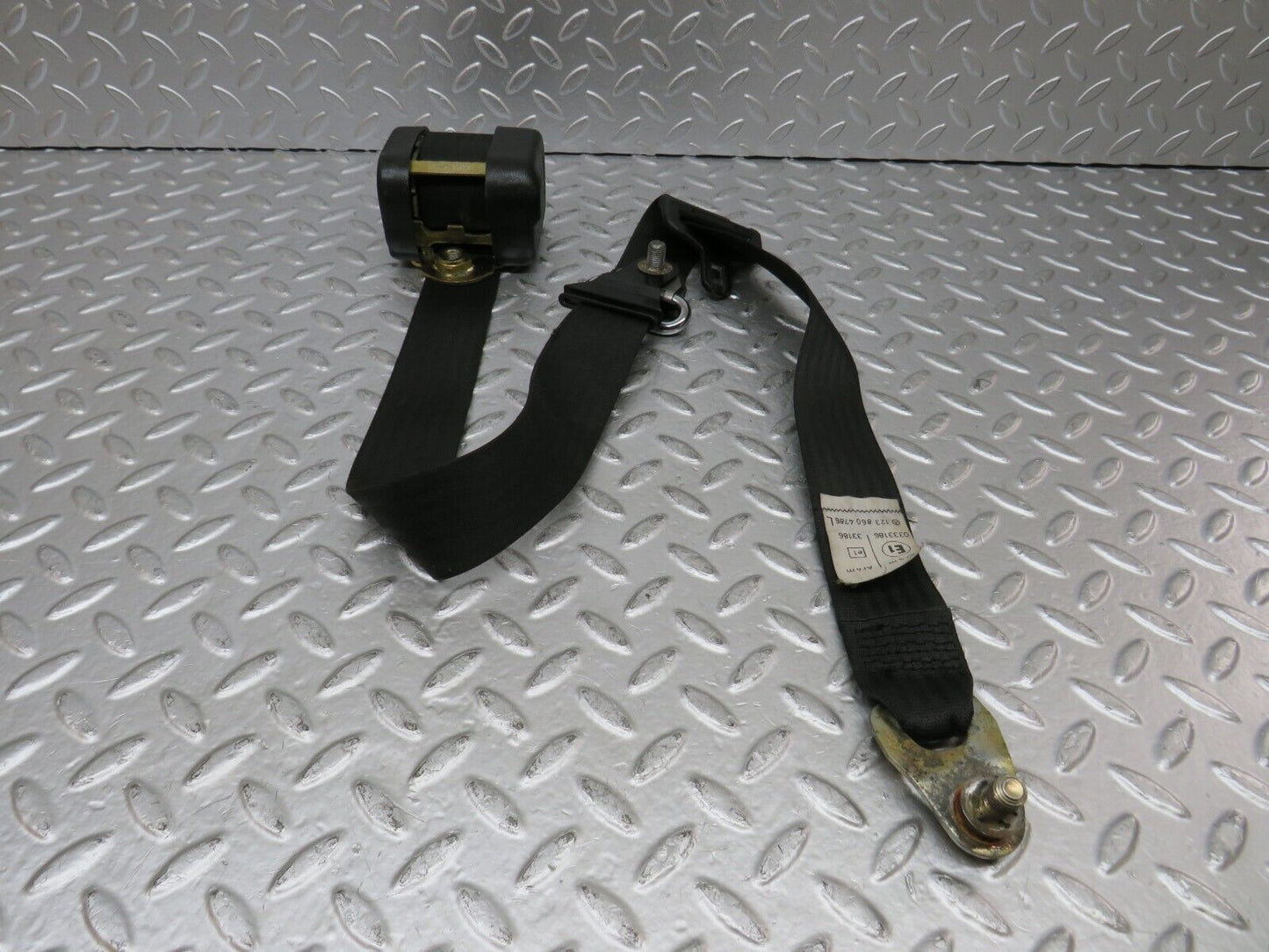 26980 Mercedes-Benz W123 240D Front Left Seat Belt 1238604786