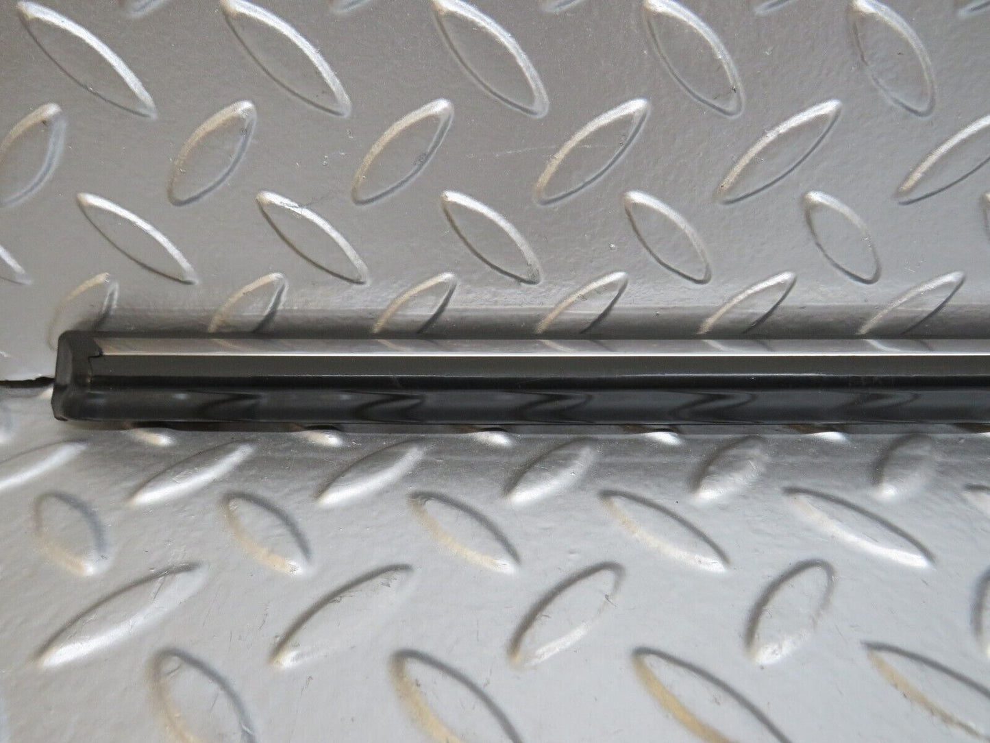 27111 Mercedes-Benz W123 280E Front Left Door Centre Moulding Trim