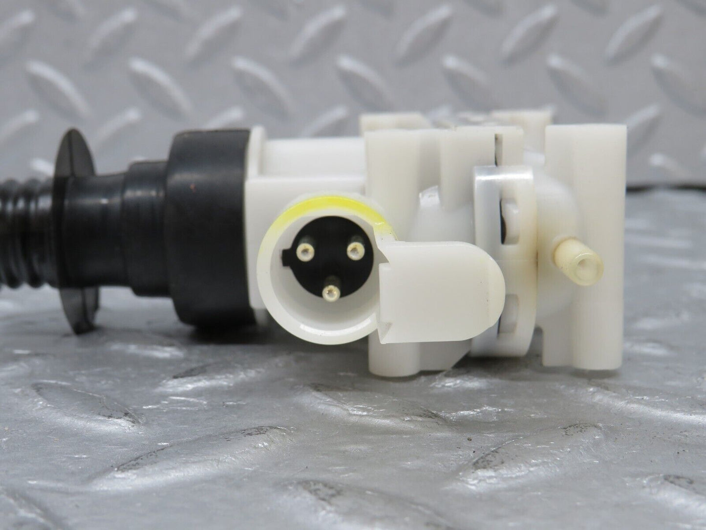 36631 Mercedes-Benz W201 190E Front Left Door Lock Vacuum Actuator