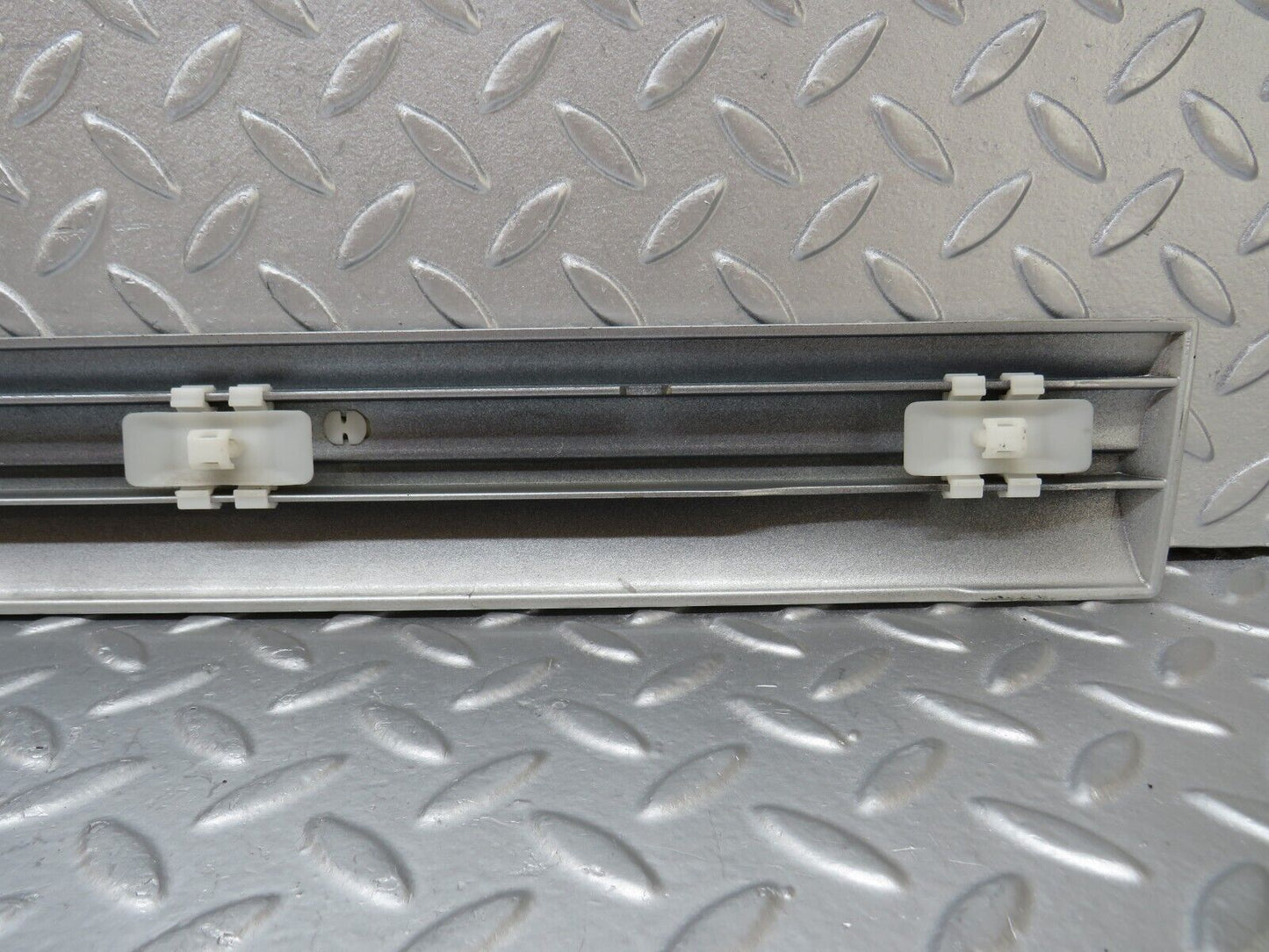 35013 Mercedes-Benz W210 320E Front Left Door Centre Moulding Trim 2106900382