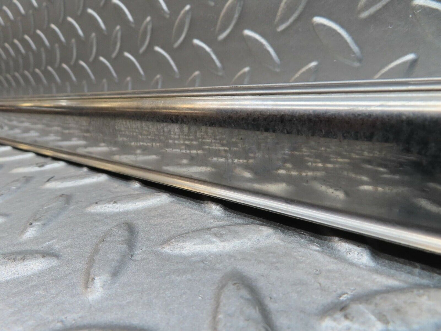14118 Mercedes-Benz C107 280SLC Left Door Sill Chrome