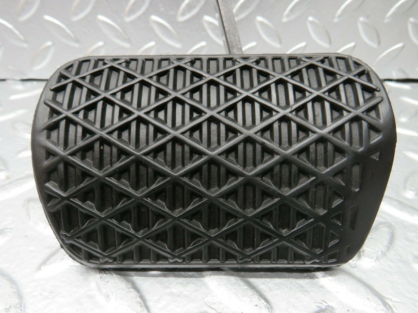 22514 Mercedes-Benz C124 E220 Coupe Brake Pedal With Rubber 1232910082