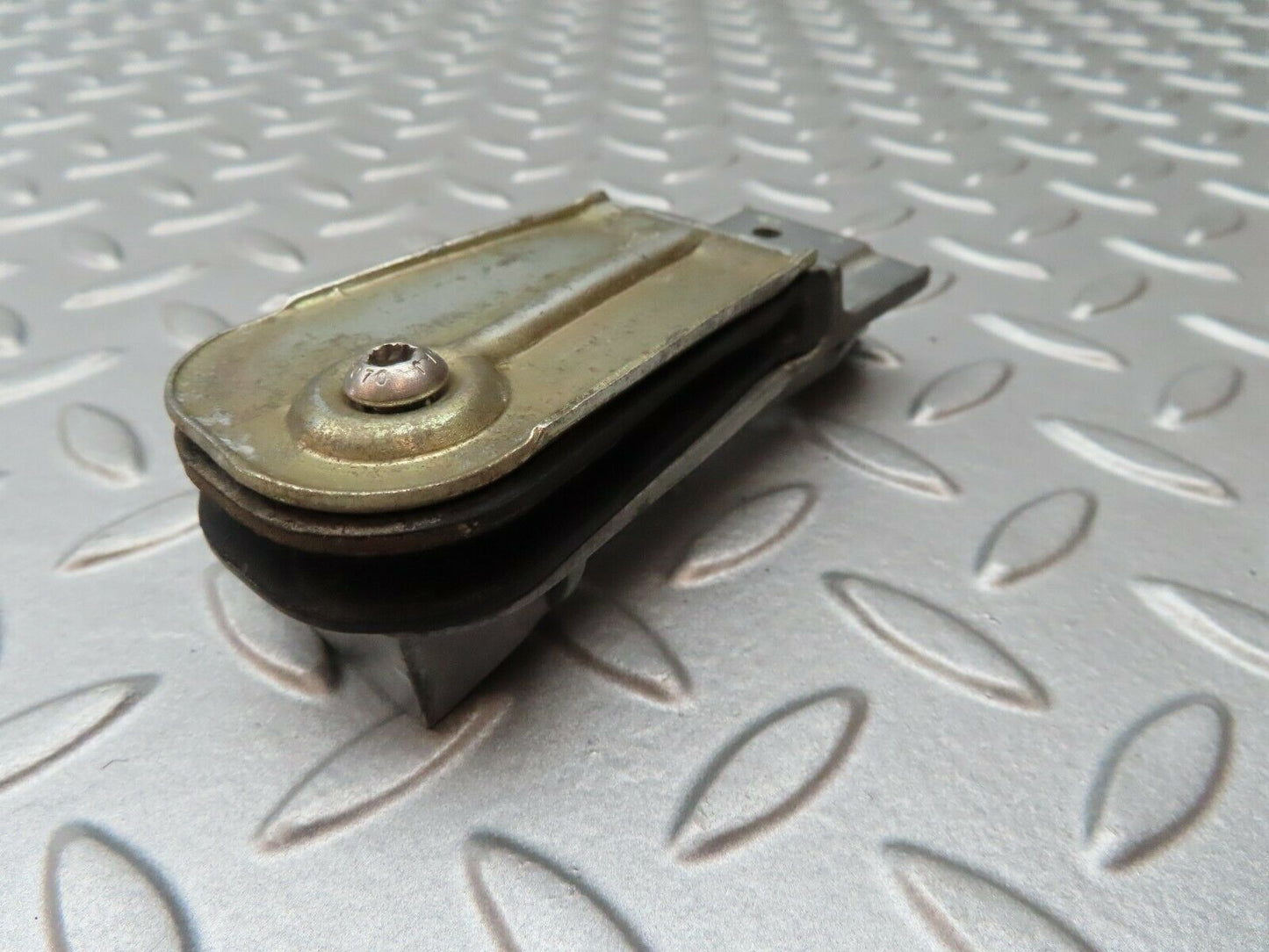 4138 Mercedes-Benz C123 280CE Fixing Clip To The Door Glass 1237250332