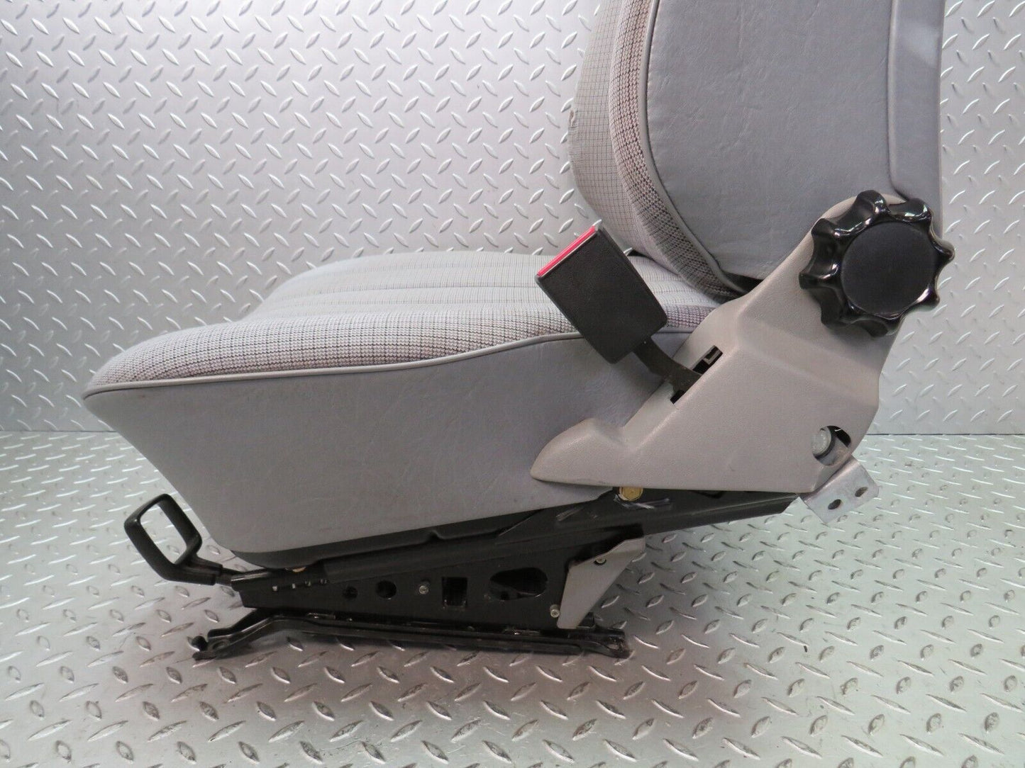 33706 Mercedes-Benz W201 190E 2.0L Front Right Driver Seat