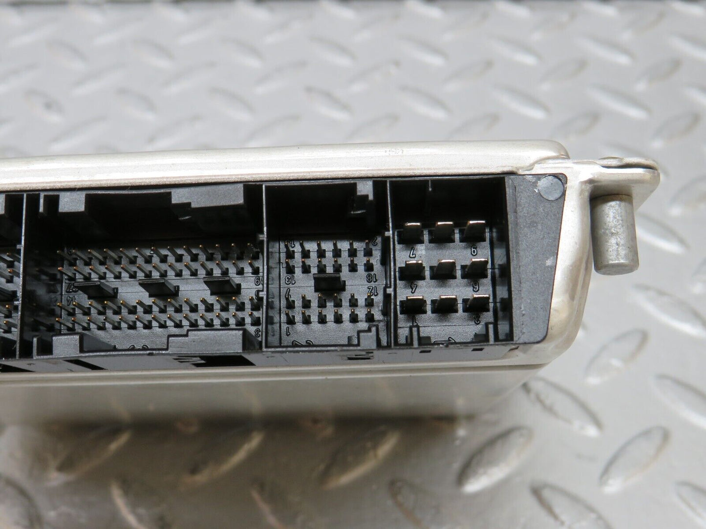 34761 Mercedes-Benz W210 320E Engine Control Unit Bosch 0305455832 0261206968
