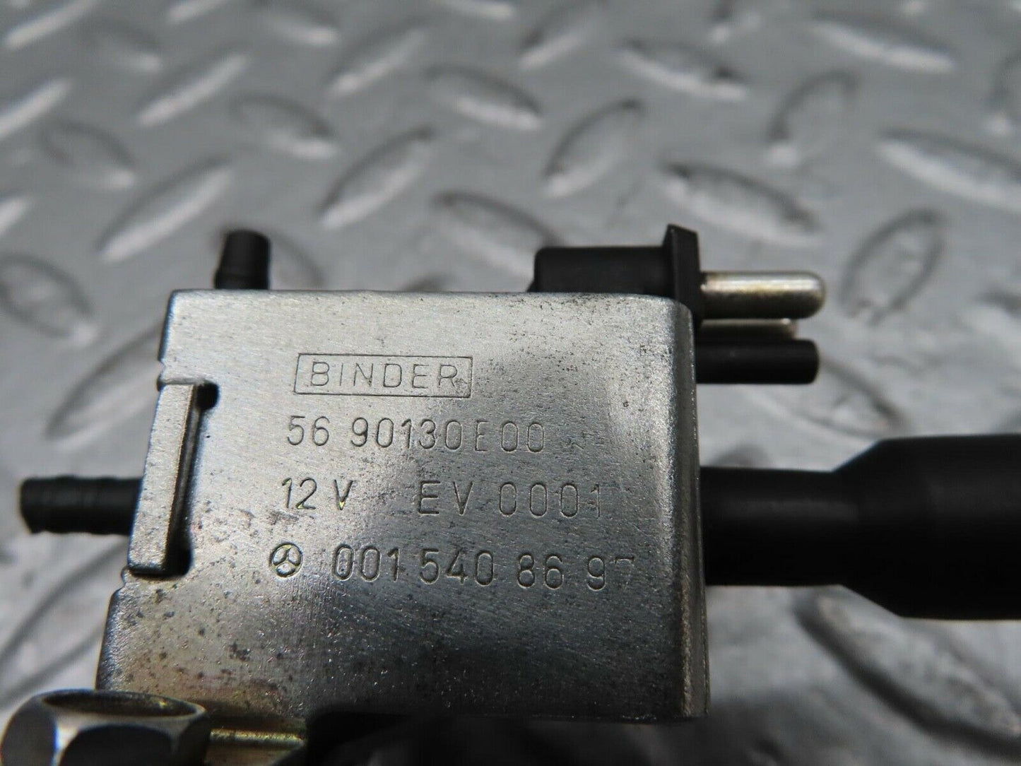 14737 Mercedes-Benz W201 190E Vacuum Control Valve 0015408697