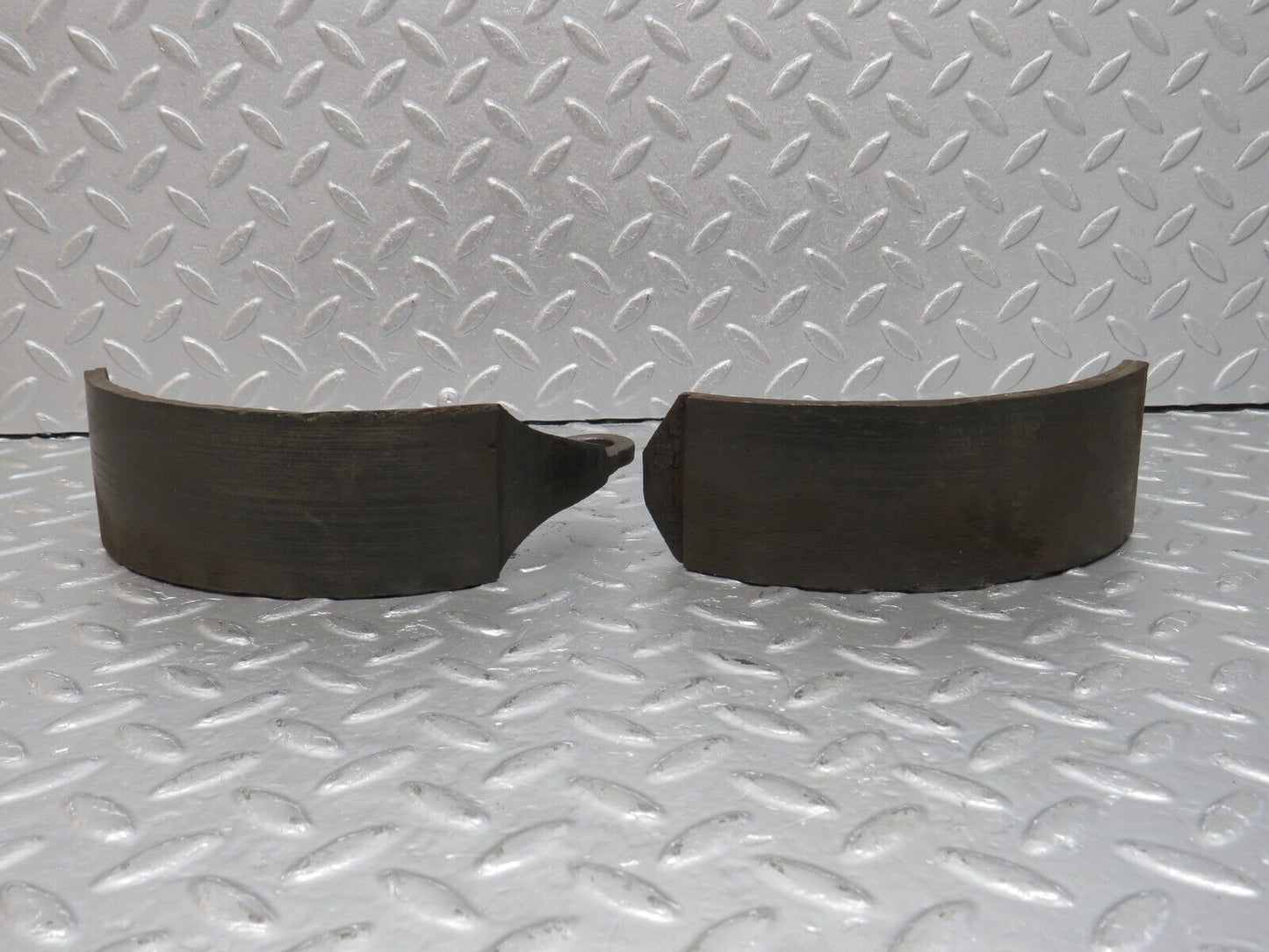 40503 Mercedes-Benz W110 230 Rear Brake Shoes 1104230808 1104230708