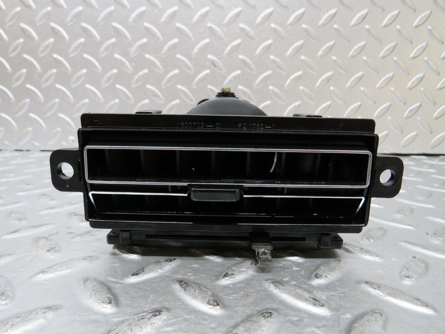 26181 Mercedes-Benz W116 450SE Dashboard Air Vent 1168310130
