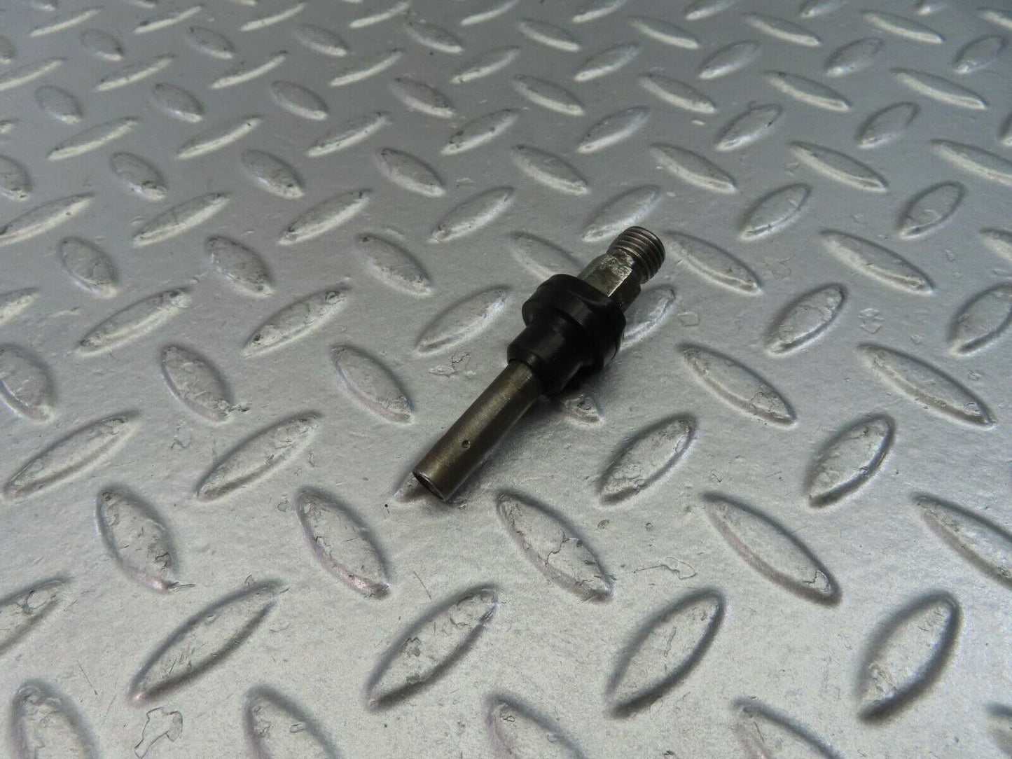 10795 Mercedes-Benz W123 230E Fuel Injector Bosch