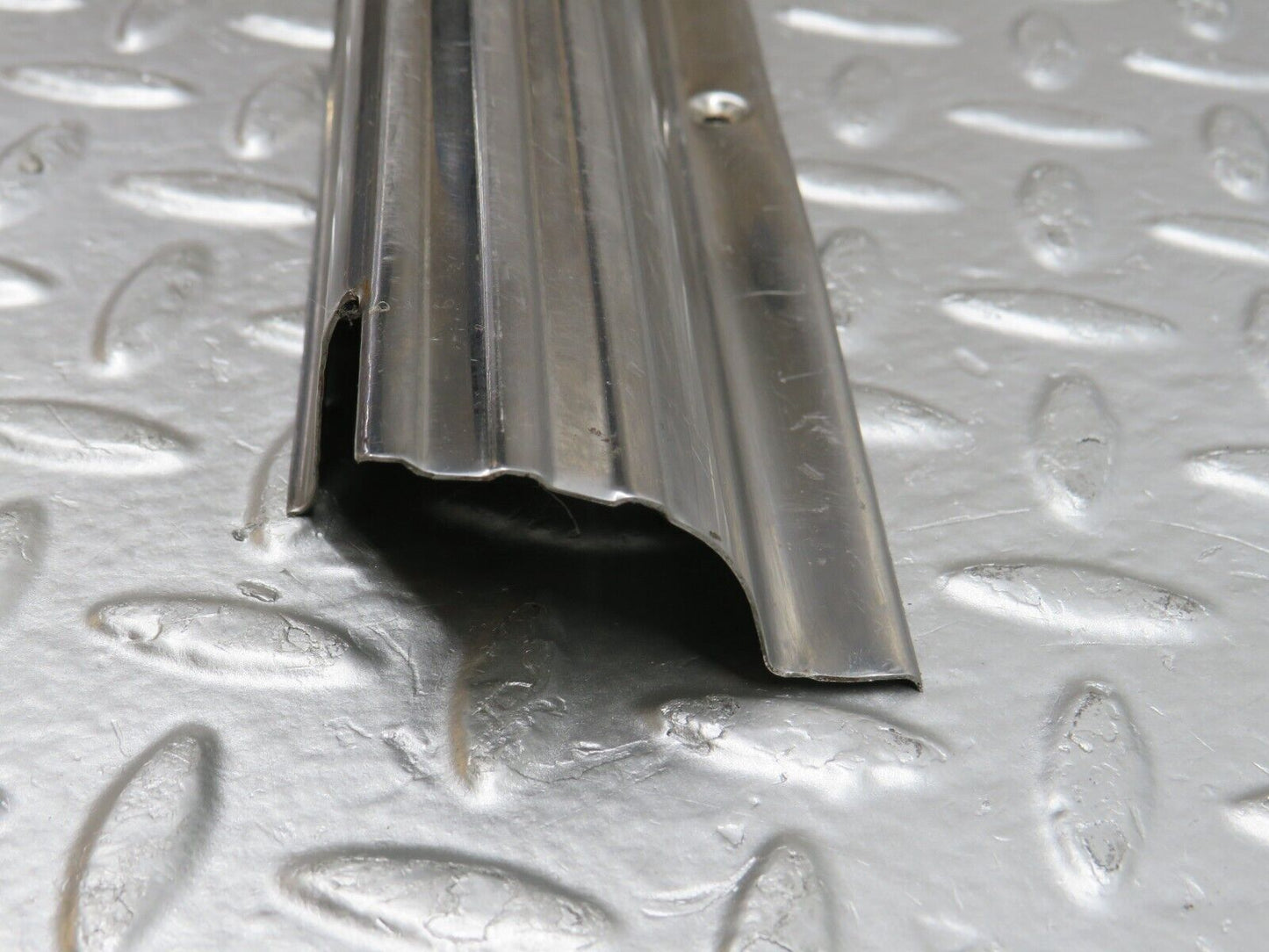 0843 Mercedes-Benz C107 350SLC Coupe Left Door Sill Chrome