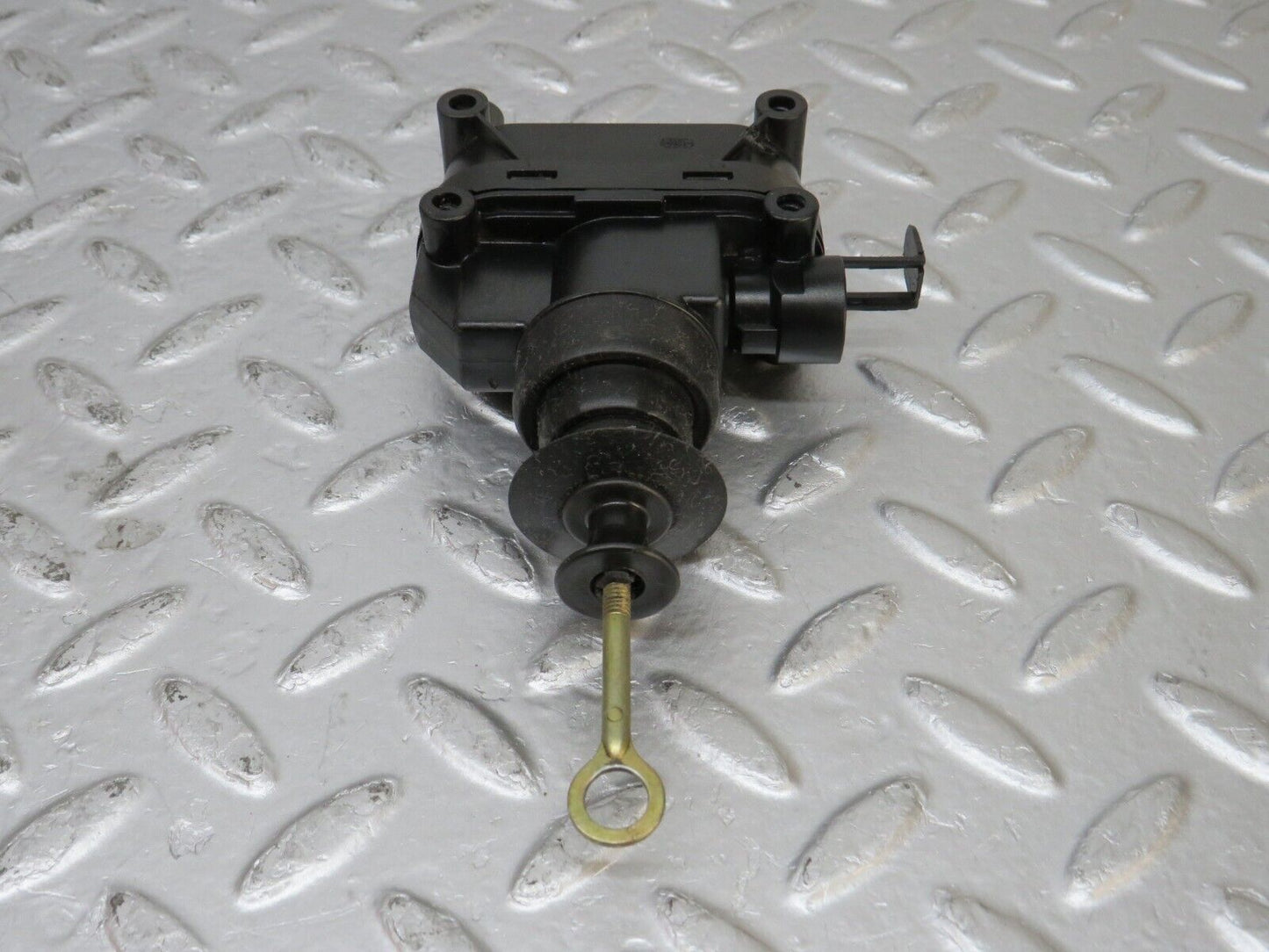 33902 Mercedes-Benz W124 260E Door Lock Vacuum Actuator Front Right