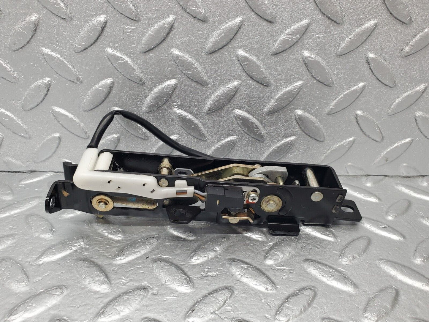 46943 Mercedes-Benz R129 320SL Coupe Soft Top Lock Latch Right 1298000874 1298211051