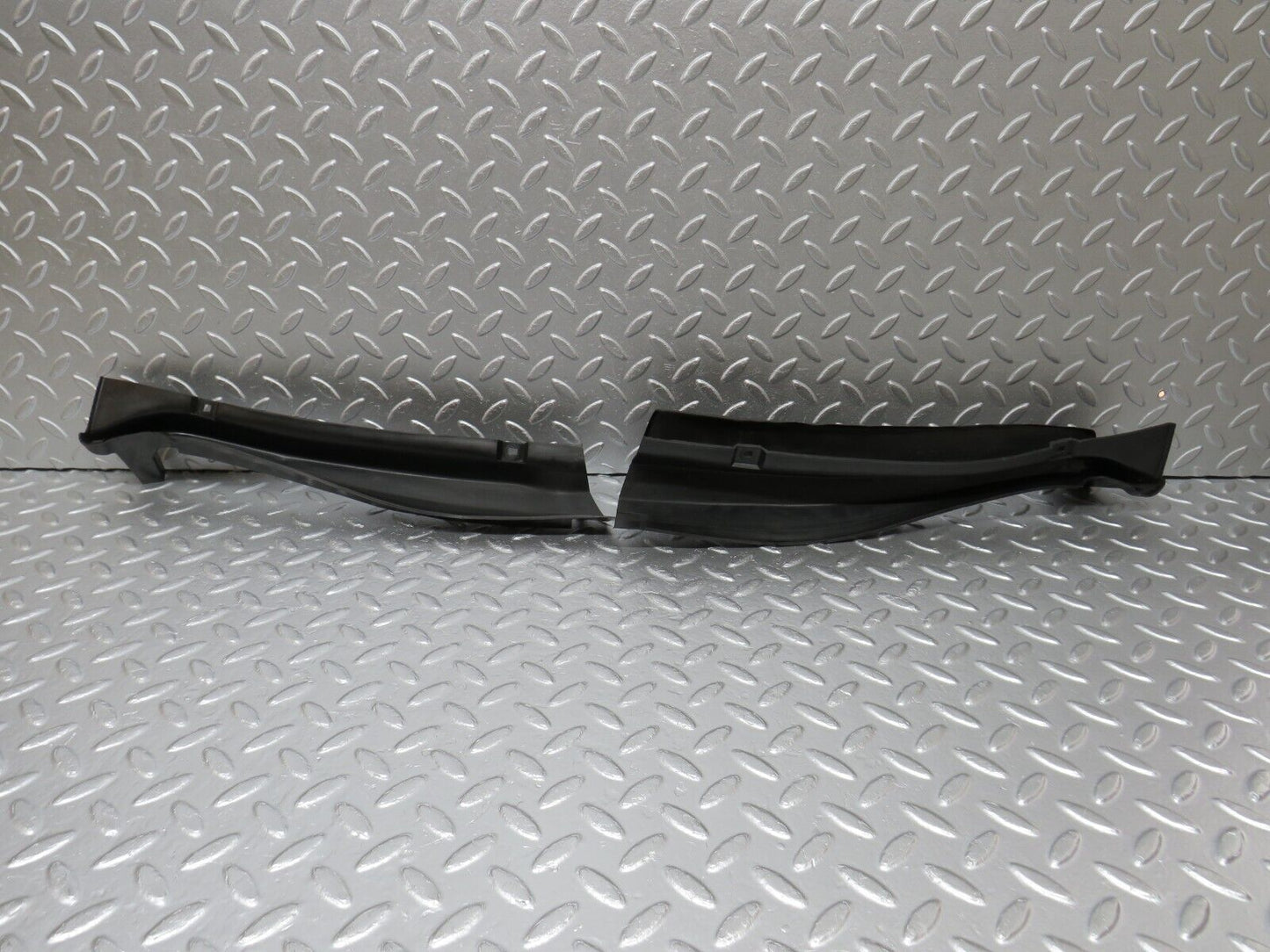 33979 Mercedes-Benz W124 260E Water Drain 1246283707 1246202667