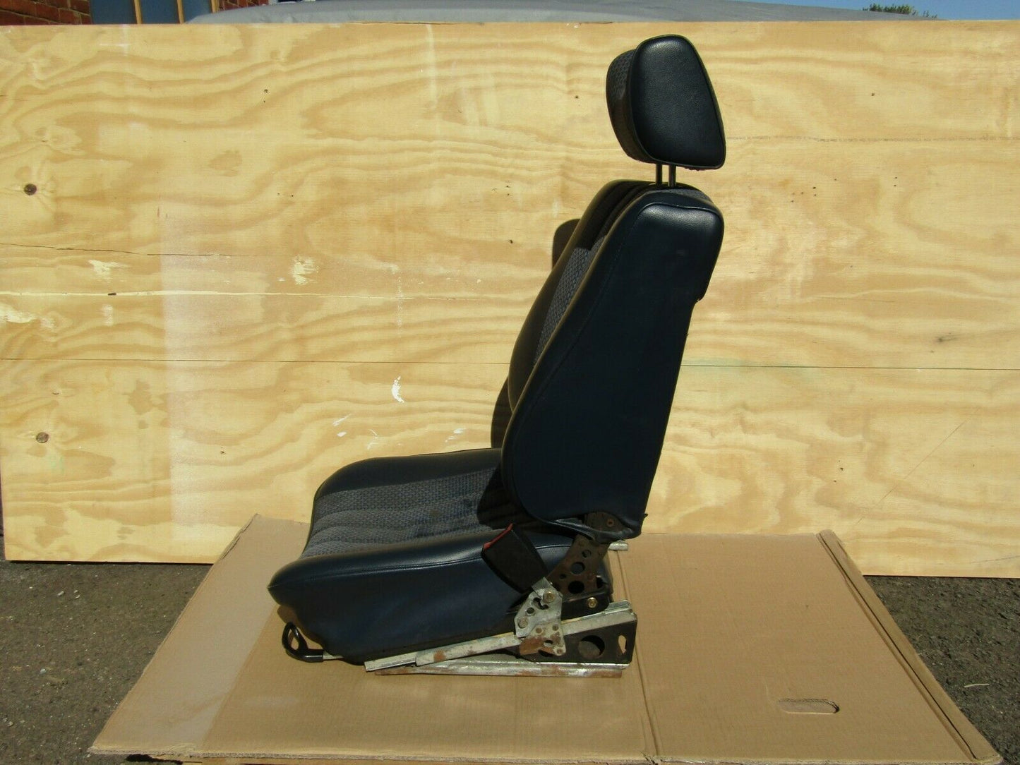 1424 Mercedes-Benz V123 240D LWB Right Driver Side Seat Blue Fabric Material