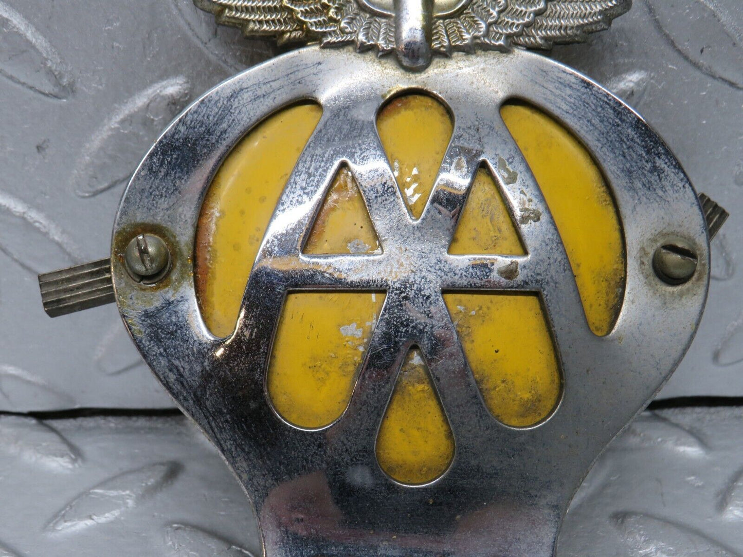 38172 AA / The Automobile Association Vintage Membership Badge 6C41462 (1962/63)