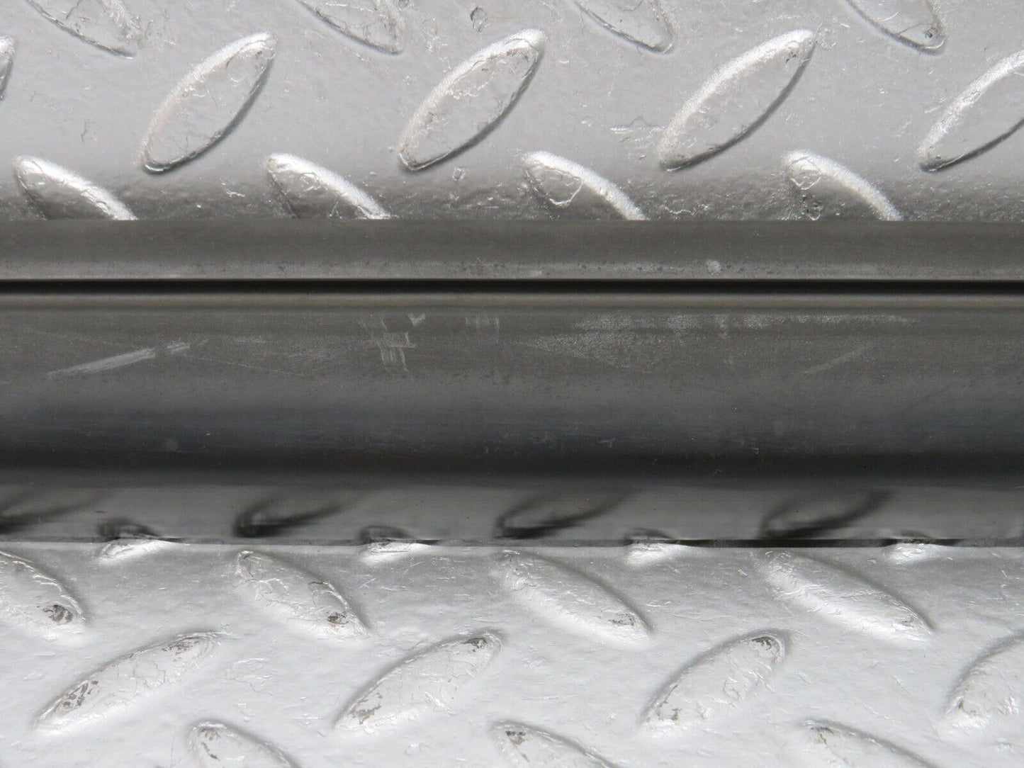33957 Mercedes-Benz W124 260E Rear Right Door Centre Moulding Trim