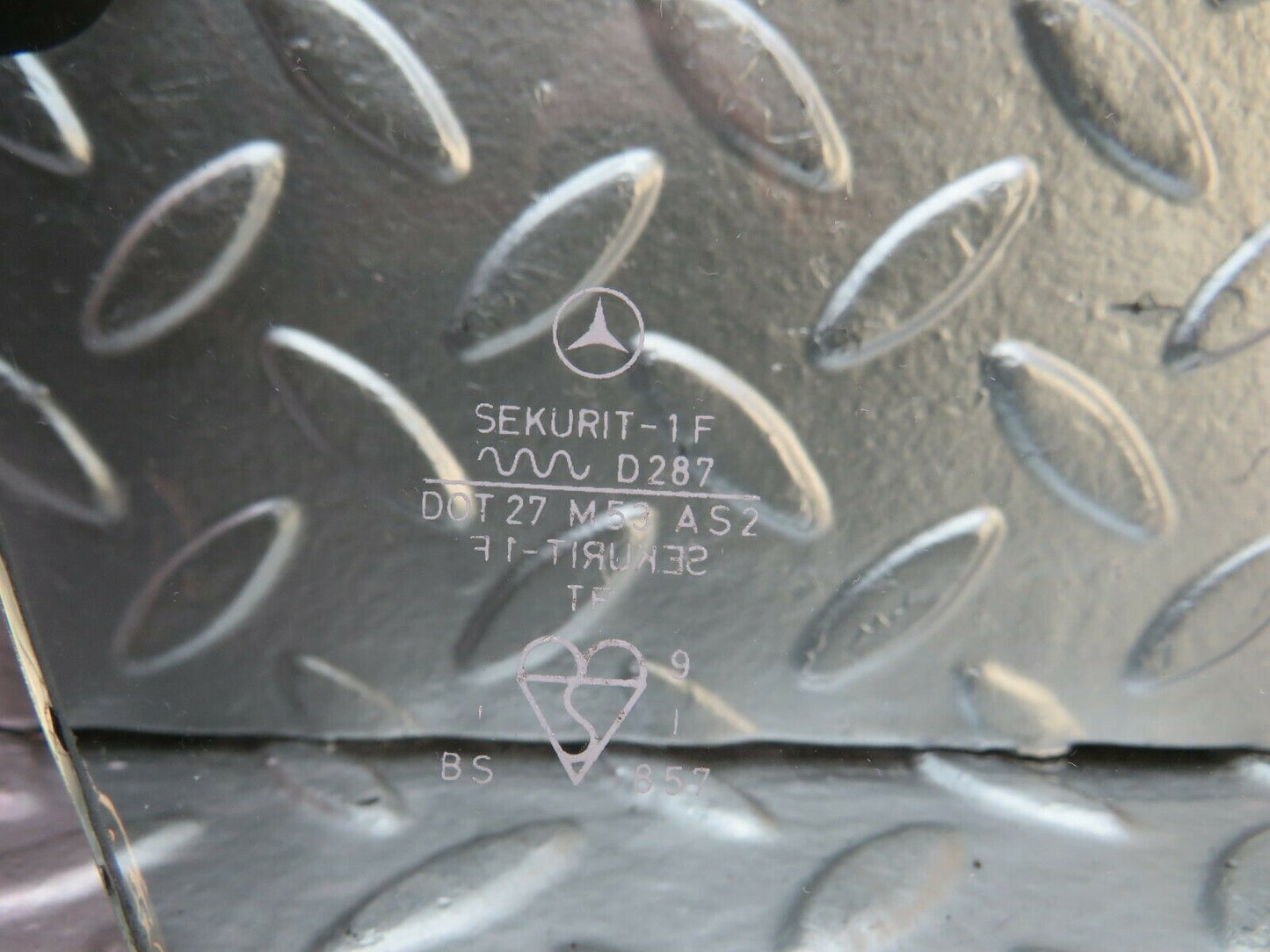 22853 Mercedes-Benz C107 450SLC Coupe Rear Right Quarter Window Glass Tinted