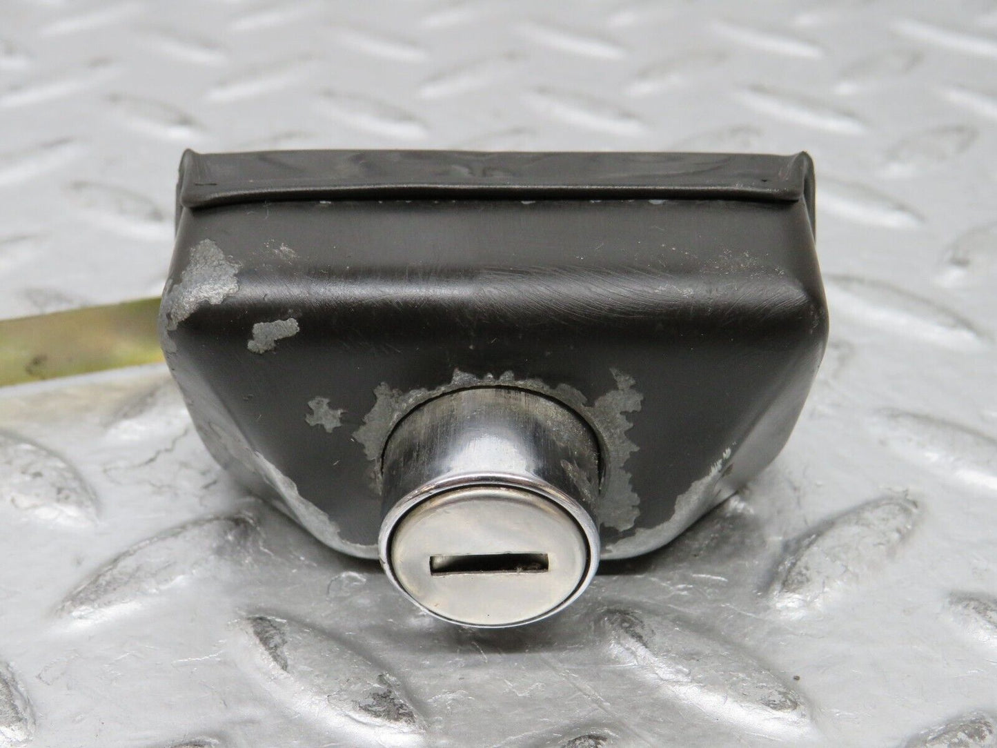 26905 Mercedes-Benz W123 240D Trunk Lock No Key 1237580096