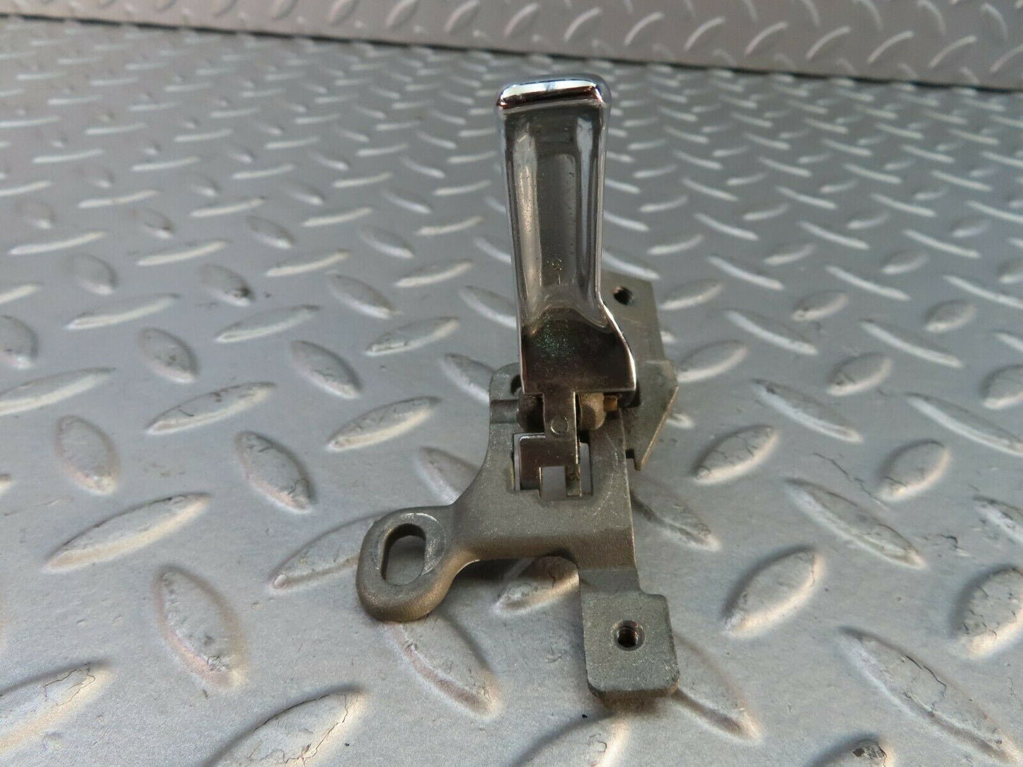 7586 Mercedes-Benz S123 230TE Wagon Left Interior Door Handle 1237600161