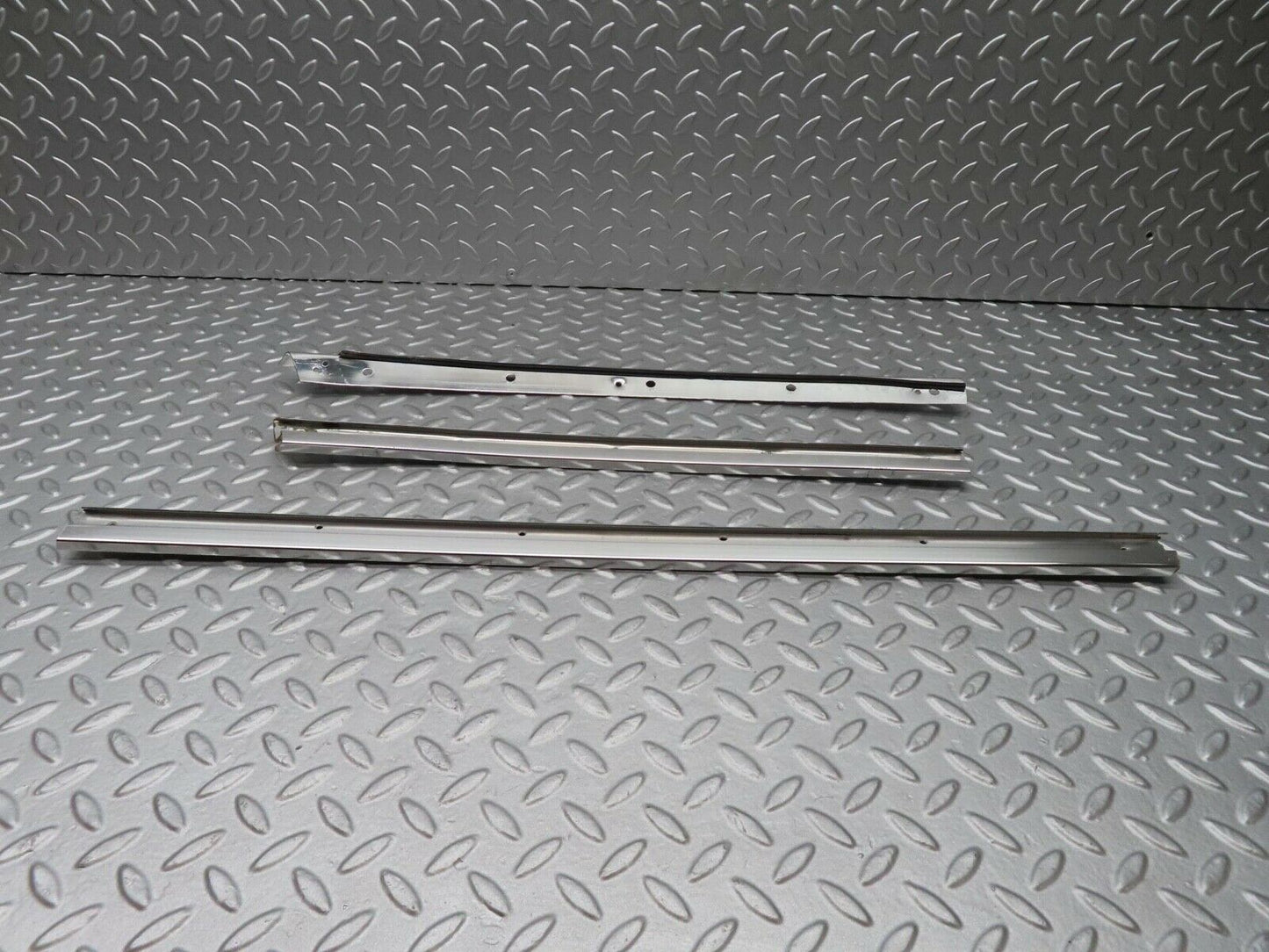 14090 Mercedes-Benz C107 280SLC Roof Chrome Moulding Trim Left Side