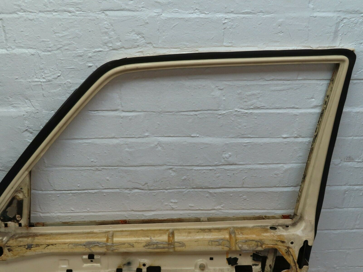 4079 Mercedes-Benz S123 200T Wagon Front Right Door With Lower Trim