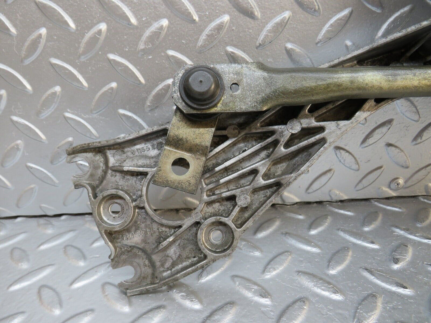 32515 Mercedes-Benz S124 300TE Wagon Windscreen Wiper Mechanism Linkage Bosch