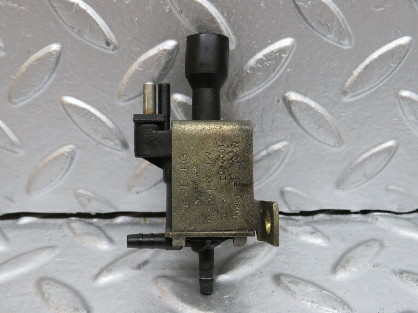 29454 Mercedes-Benz W124 230E Vacuum Control Valve Pierburg 0015407097