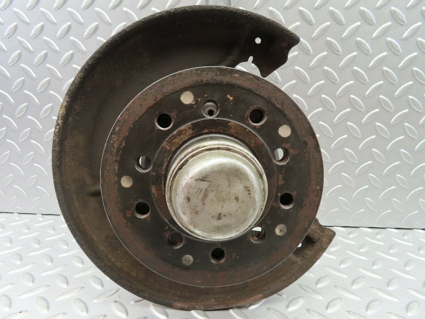 6028 Mercedes-Benz W123 200 Front Left Wheel Hub