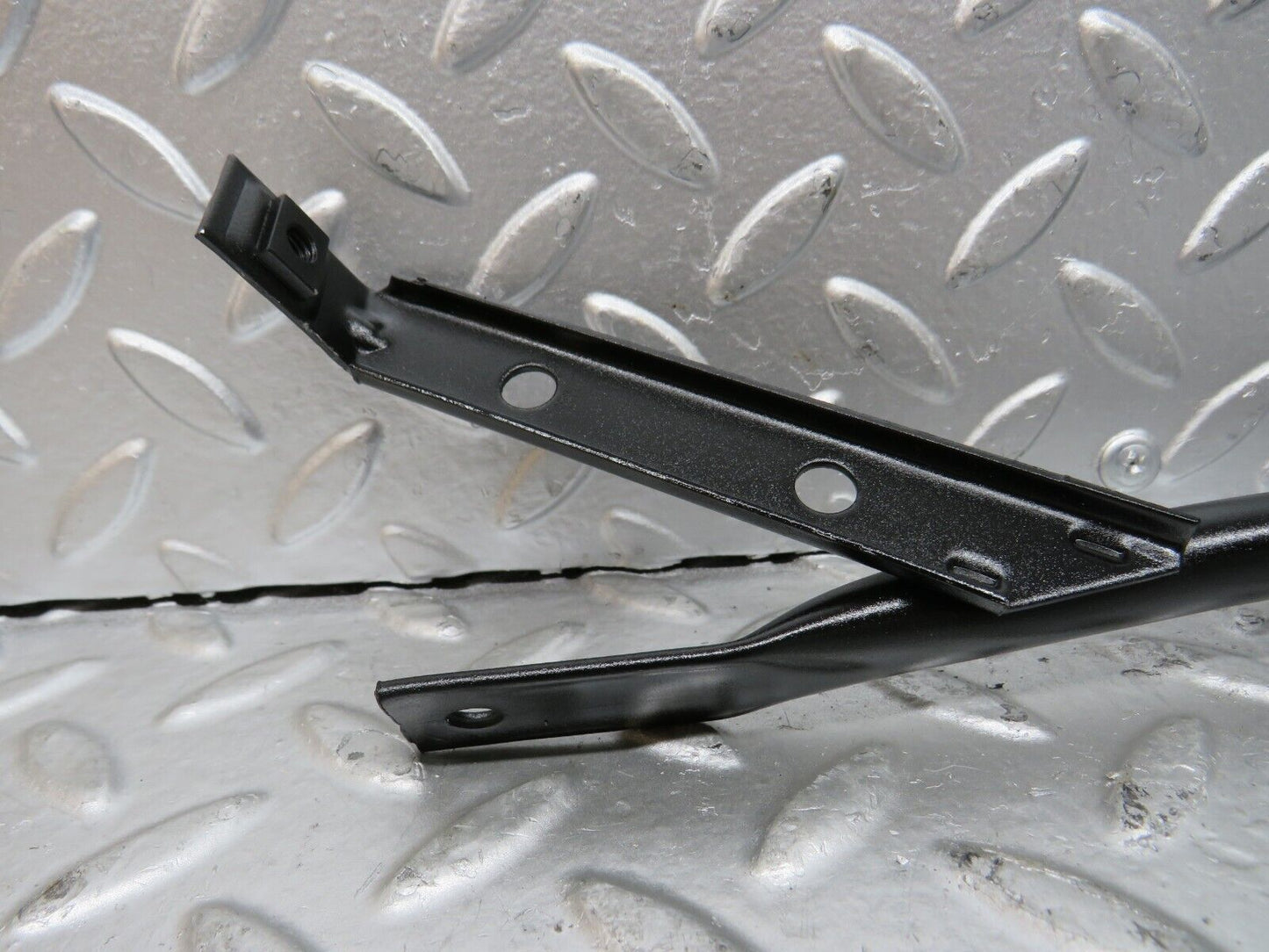 28179 Mercedes-Benz W123 280E Horn Bracket Horn Holder