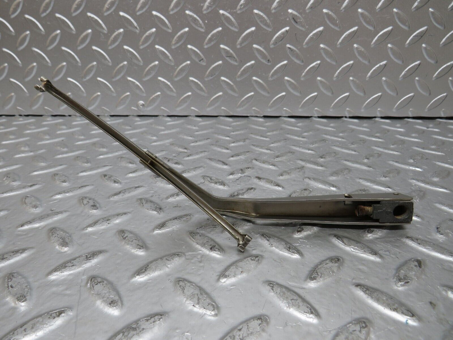 26050 Mercedes-Benz W116 450SE Headlight Wiper Arm Right Bosch