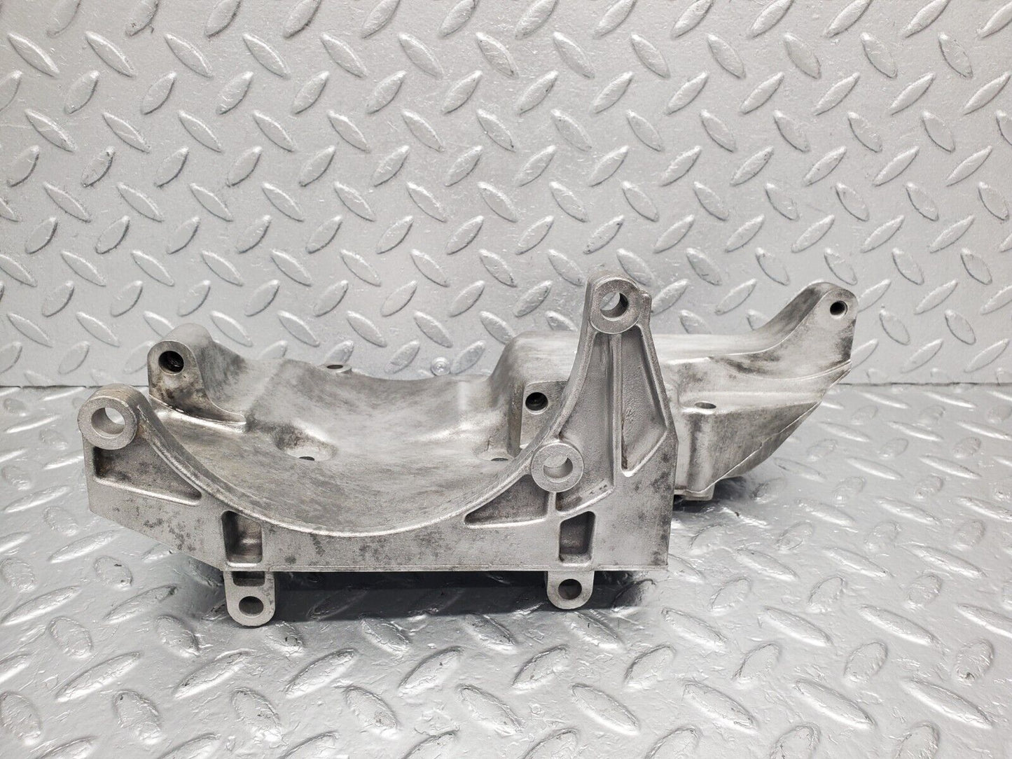 46161 Mercedes-Benz W124 280E Alternator Generator Bracket 1041550135