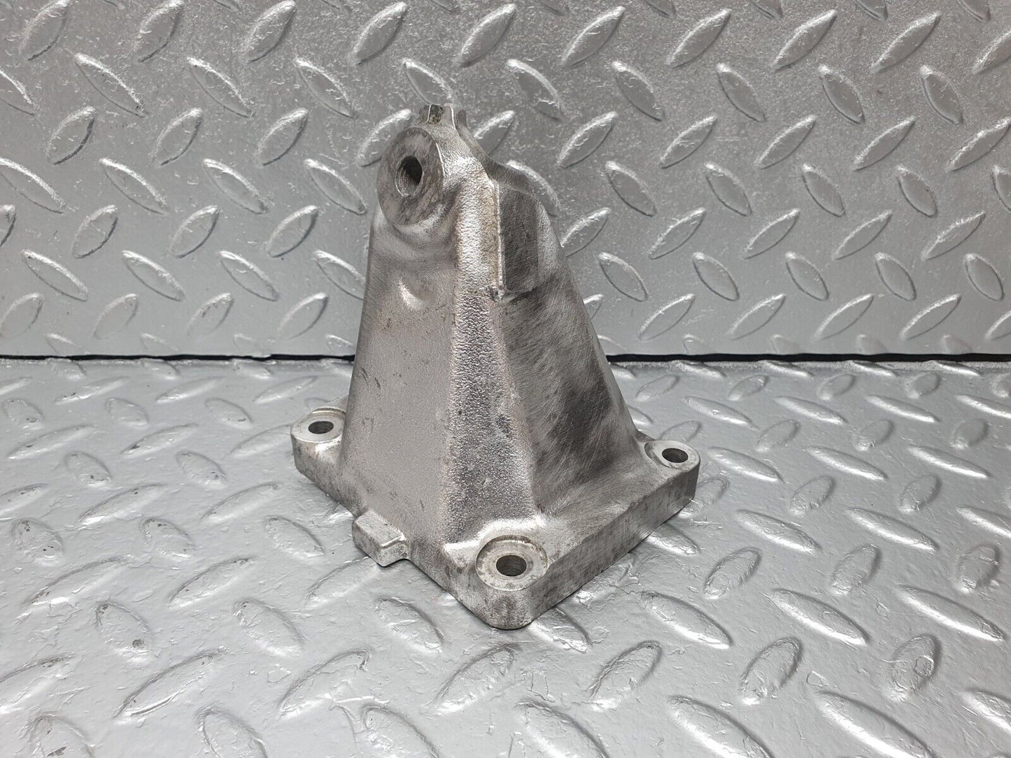 42307 Mercedes-Benz R129 320SL Coupe Engine Mount Bracket Right 1042230504