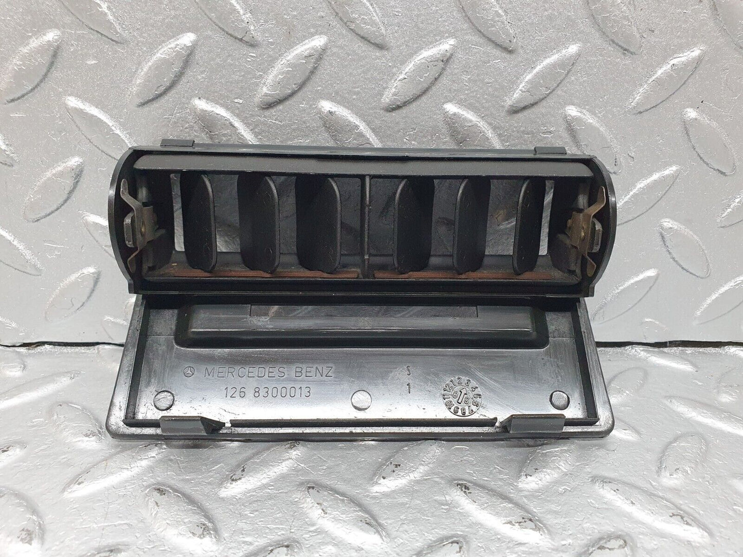 40984 Mercedes-Benz W126 300SE Centre Console Air Vent 1268300013