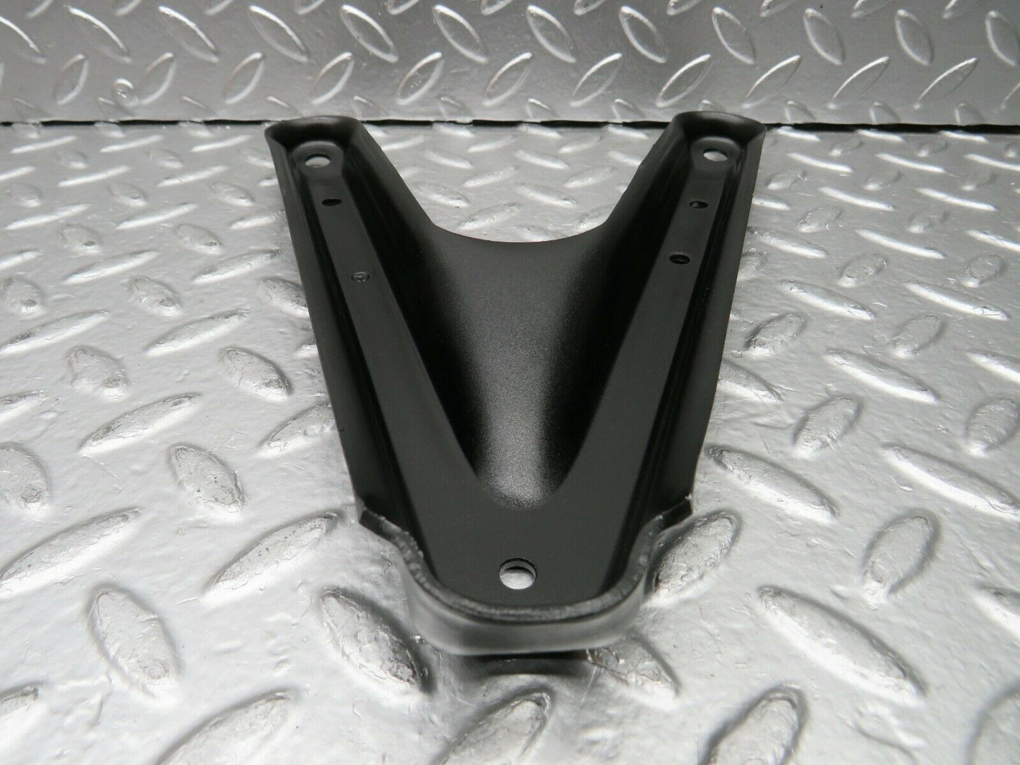 22575 Mercedes-Benz C124 E220 Coupe Air Intake Manifold Bracket