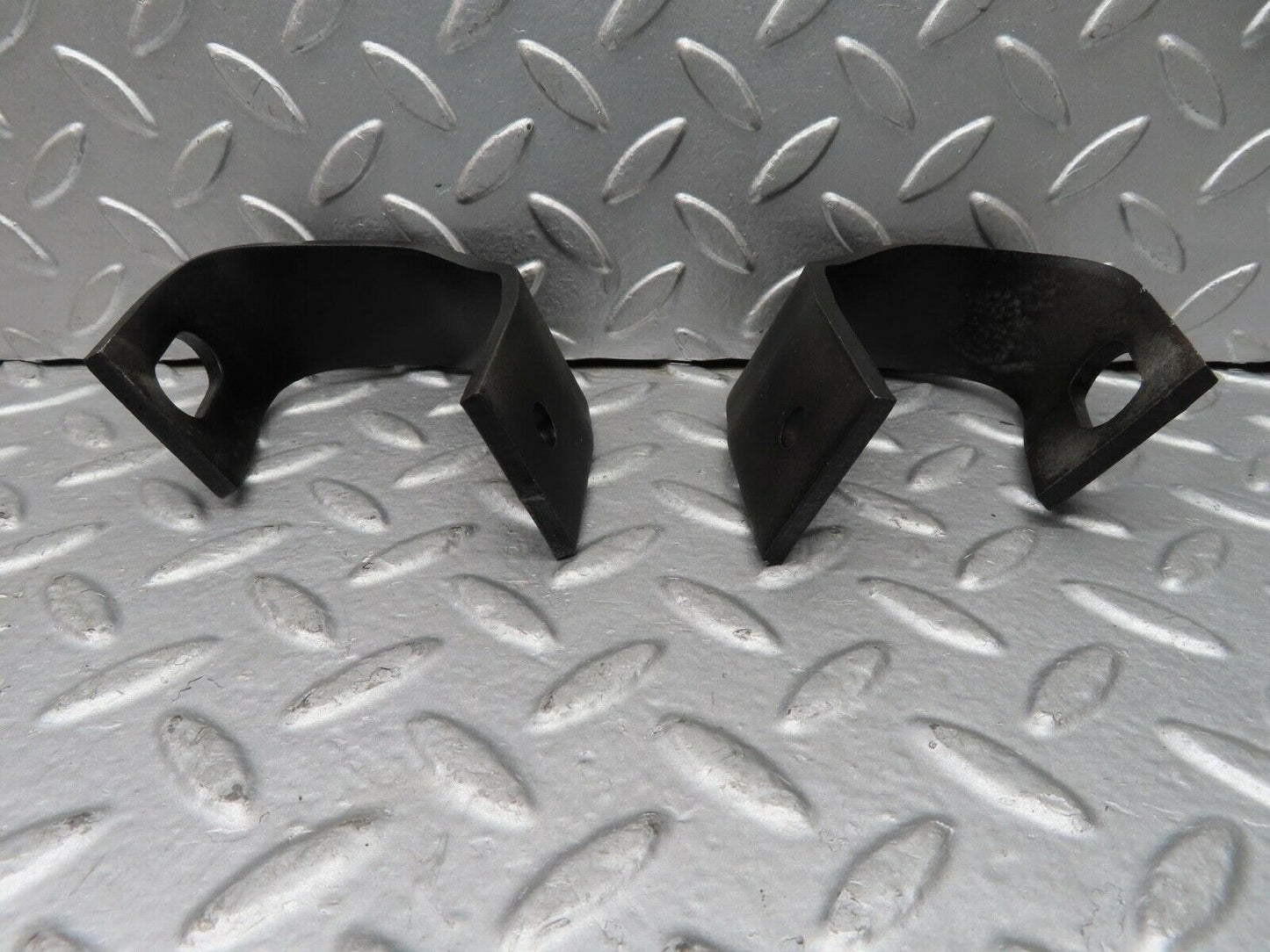 15350 Mercedes-Benz W123 230E Front Bumper Bracket