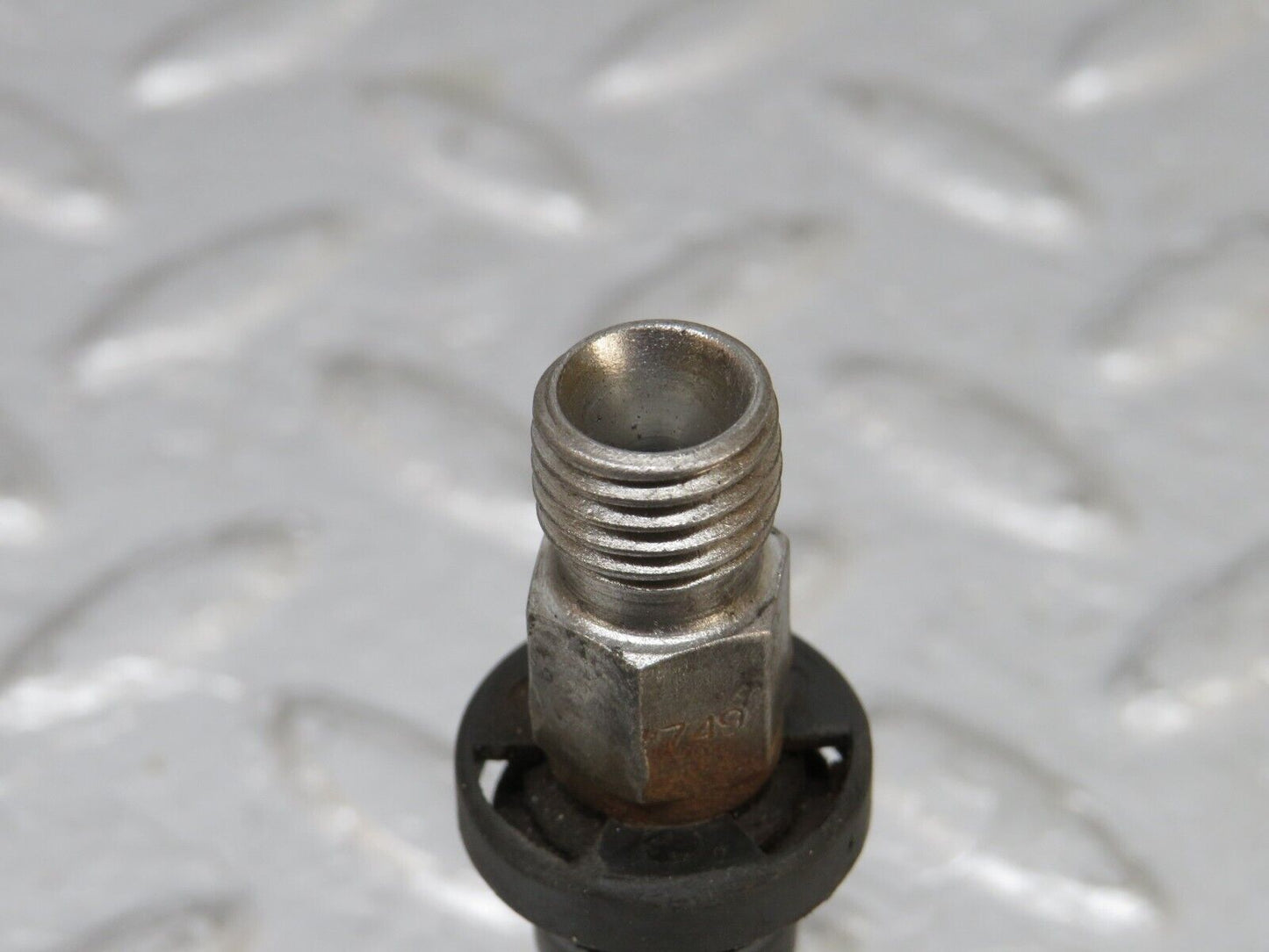 34128 Mercedes-Benz W124 260E Fuel Injector Bosch 0437502010