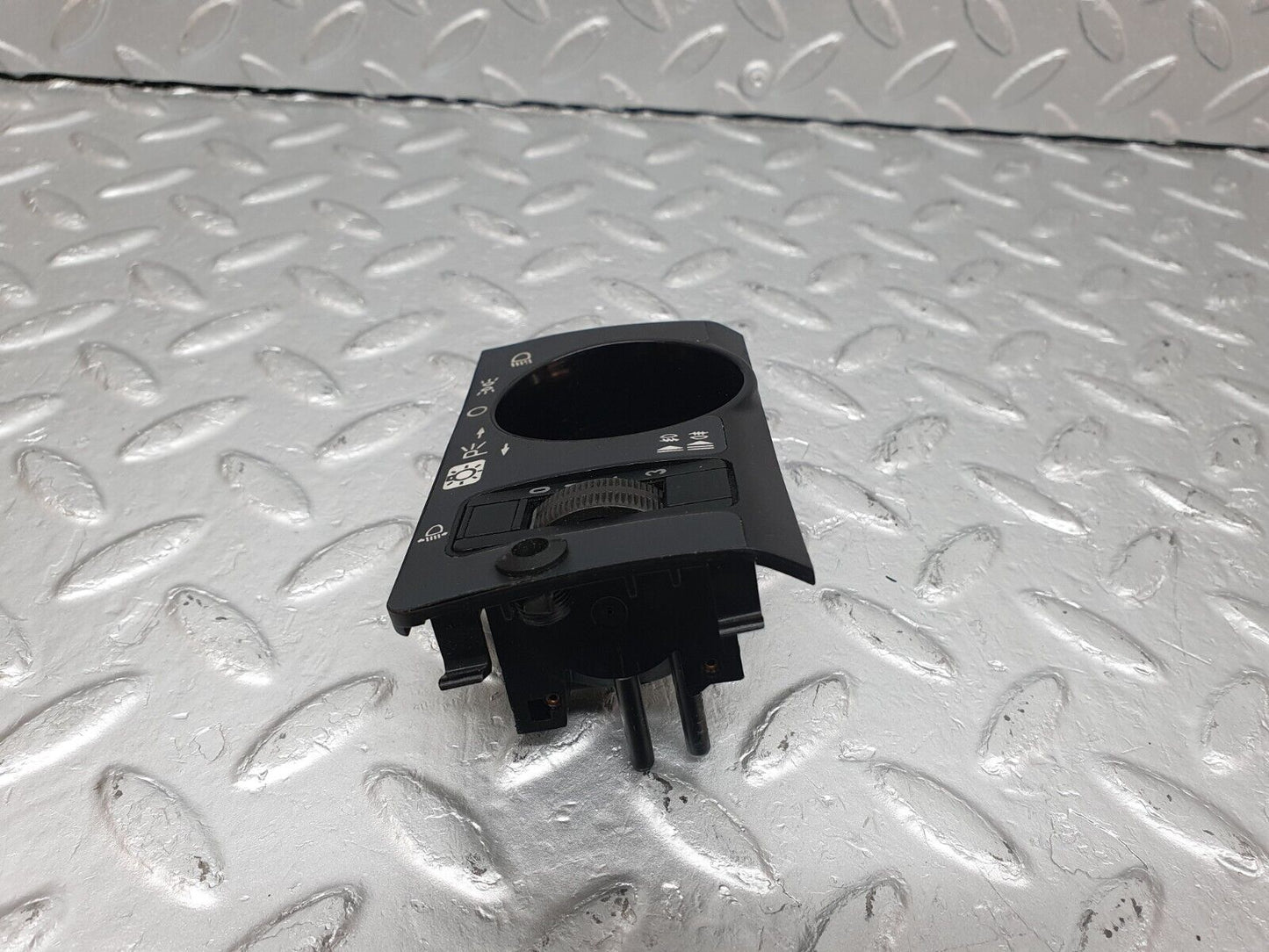 40922 Mercedes-Benz W126 300SE Headlight Switch Surround & Switch 1268000073